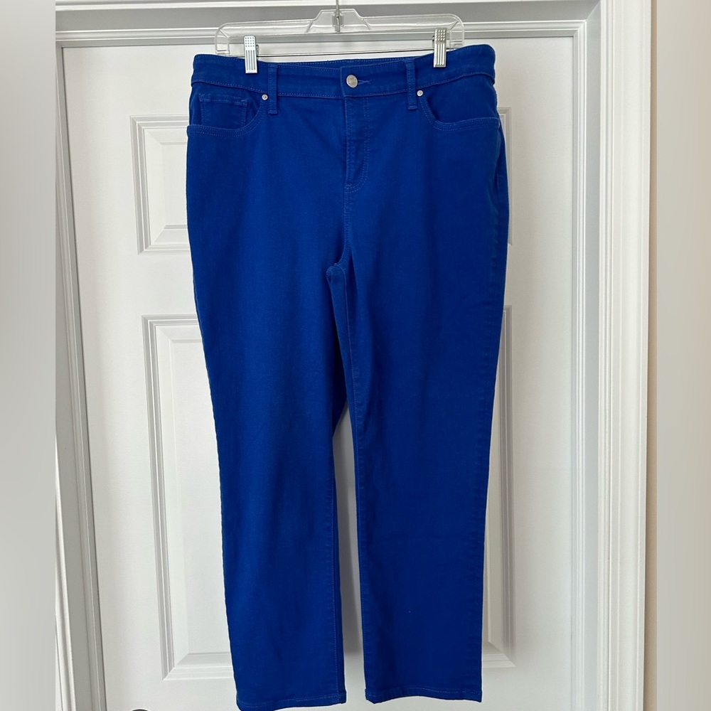 So slimming slim leg crop Chicos size 2